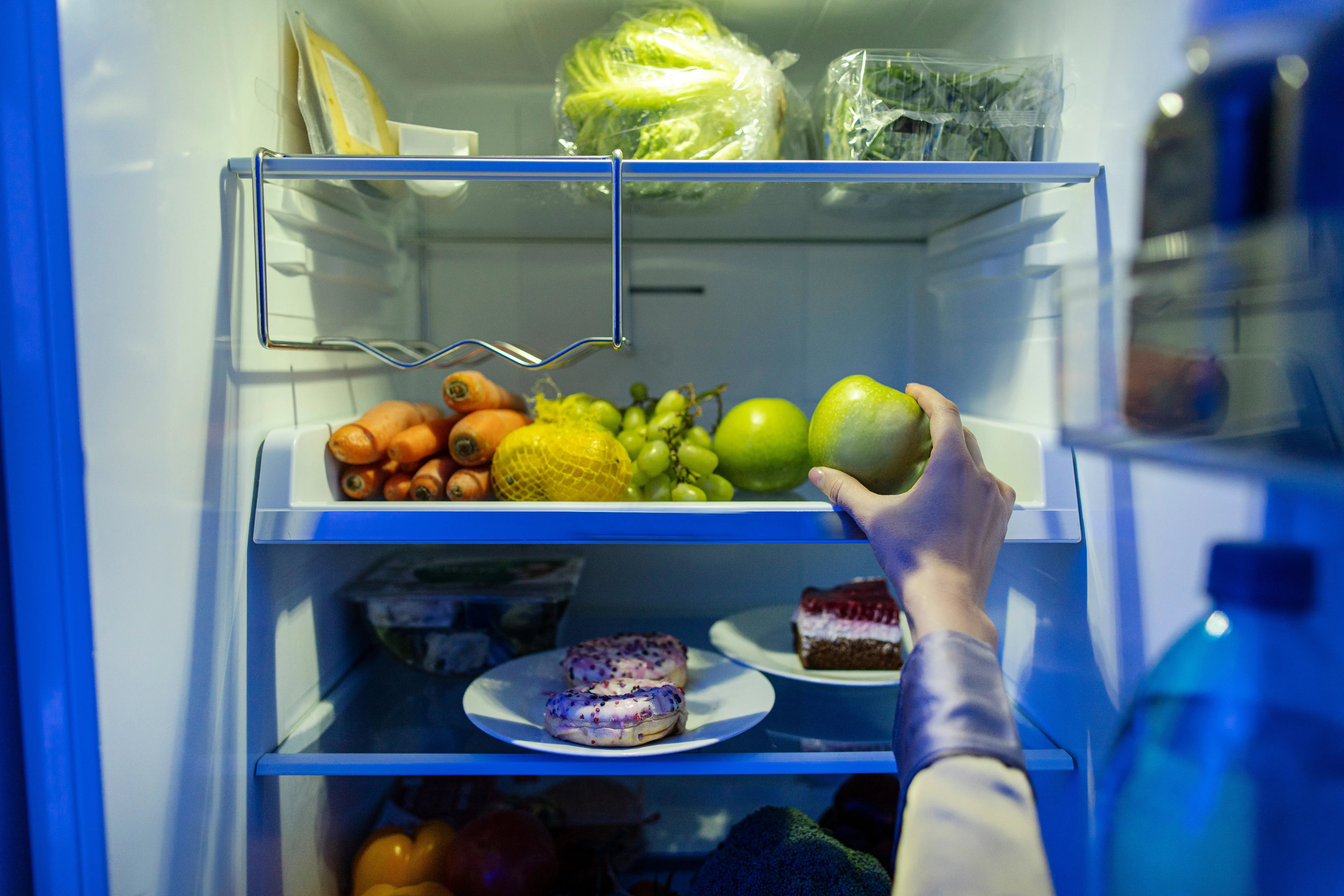 Does Eating Late at Night Cause Weight Gain?